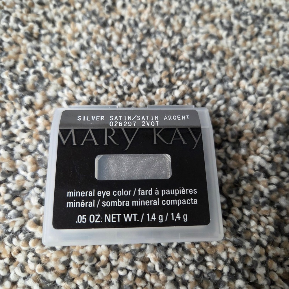 Mary Kay Mineral Eye Color Silver Satin 026297 Single Eyeshadow Pan .05 oz NEW